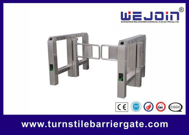 Tempo de recuperação total 3s DC 24V Brush Motor Swing Barrier Gate com passagem automática inversa para gerenciamento de estacionamento