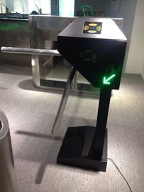 Entrada tomada partido do torniquete do tripé da altura da cintura do supermercado a únicas e máquina da saída, entrada e existem porta